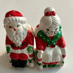VINTAGE 1960 SANTA & MRS CLAUS CHRISTMAS SALT & PEPPER SHAKERS
